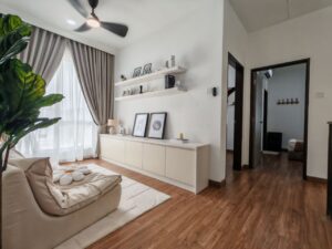 Spacious living area Lemuni Puncak Alam house
